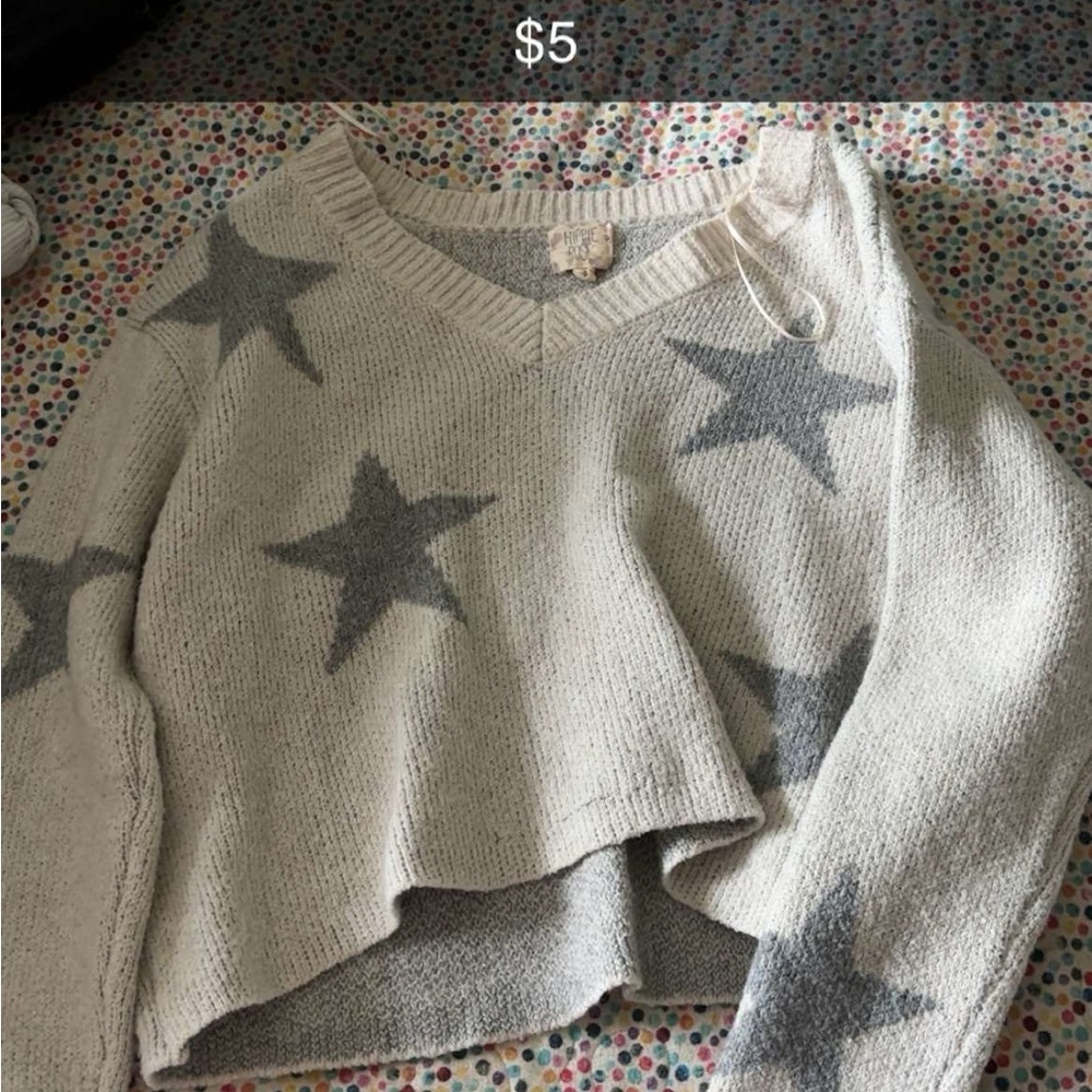 Oversized Cropped/Off the Shoulder Gray Star Patterned Sweater
